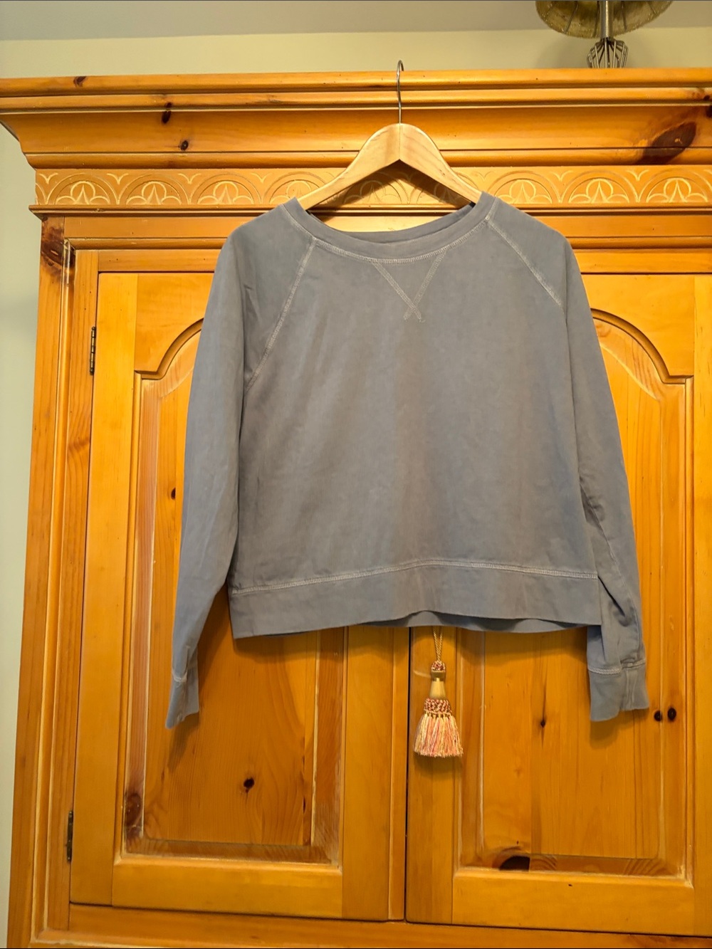 GAP gray crewneck sweatshirt